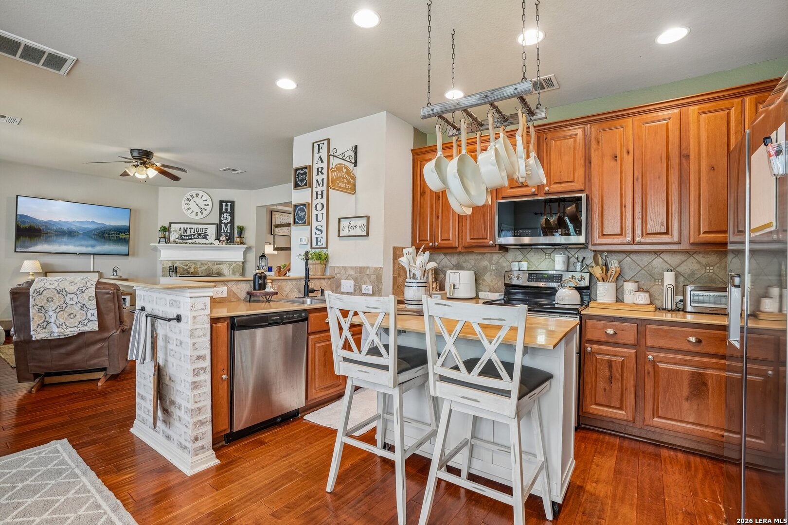 990 Oak Park Schertz TX 78154