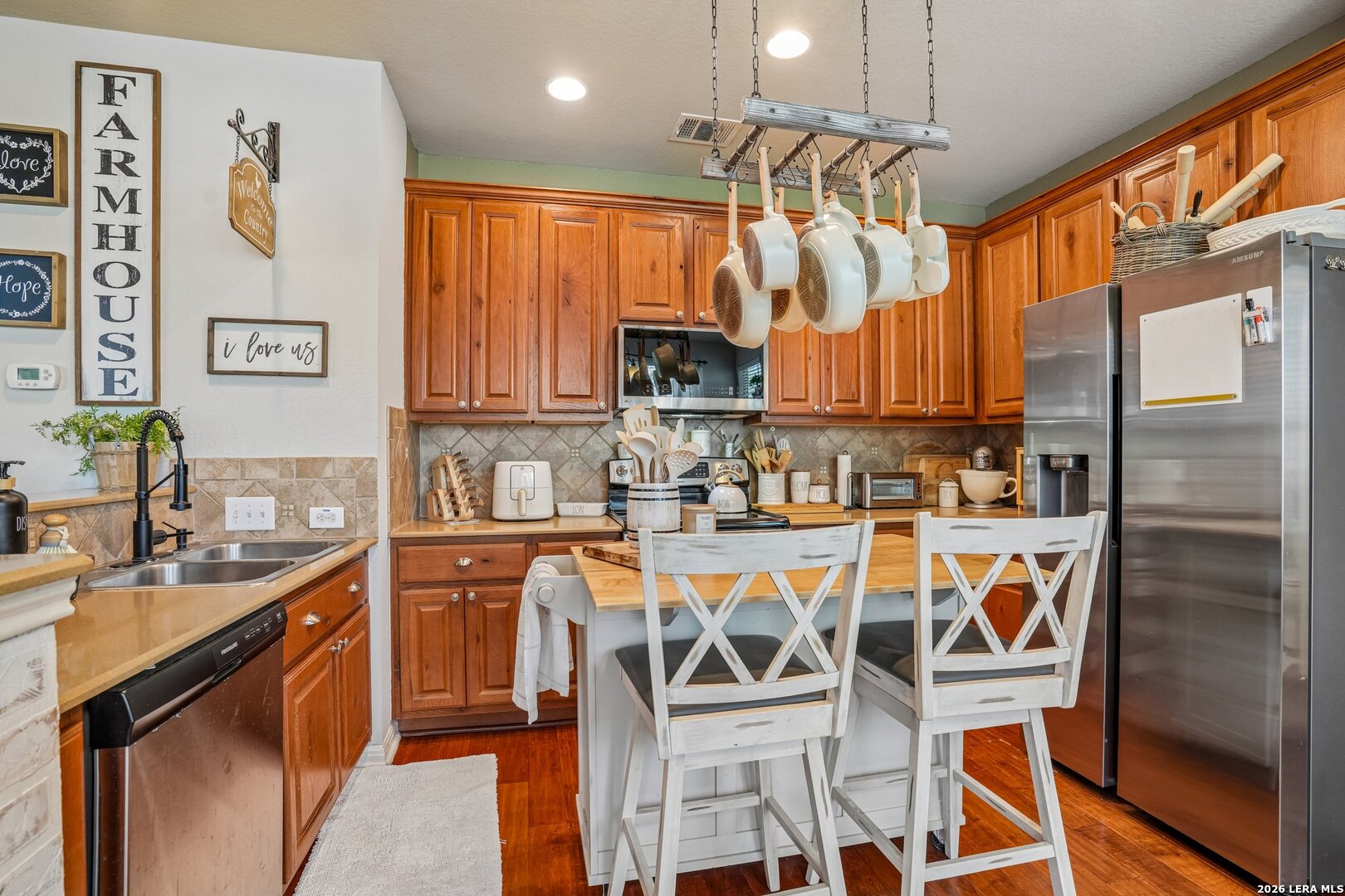 990 Oak Park Schertz TX 78154