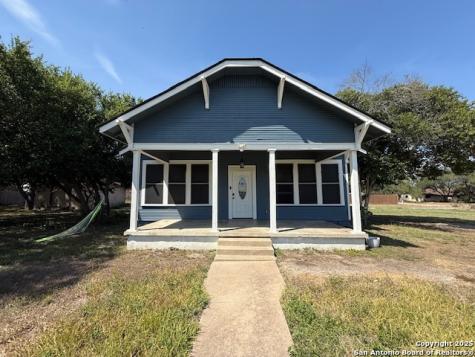 708 S 7th Street Kenedy TX 78119