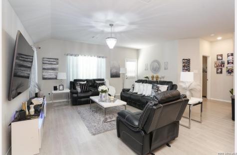 8418 Terlingua Cove Converse TX 78109