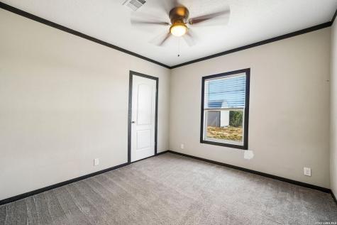 290 Lilly Bear Lane Moore TX 78057
