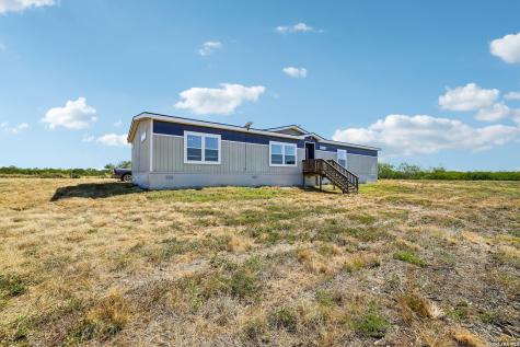 290 Lilly Bear Lane Moore TX 78057