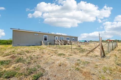 290 Lilly Bear Lane Moore TX 78057