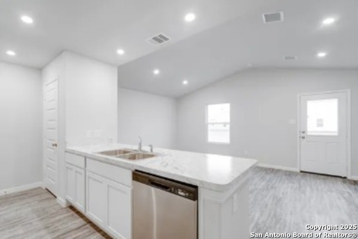 701 Cadena Loop Kenedy TX 78119