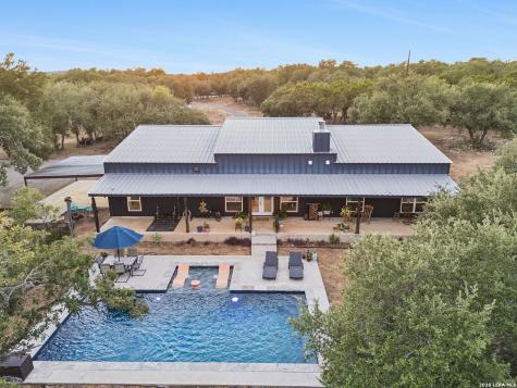 105 Dillard Lane Bergheim TX 78004