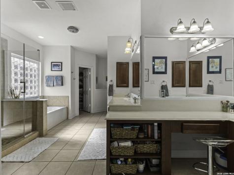 16107 La Madera Rio Helotes TX 78023