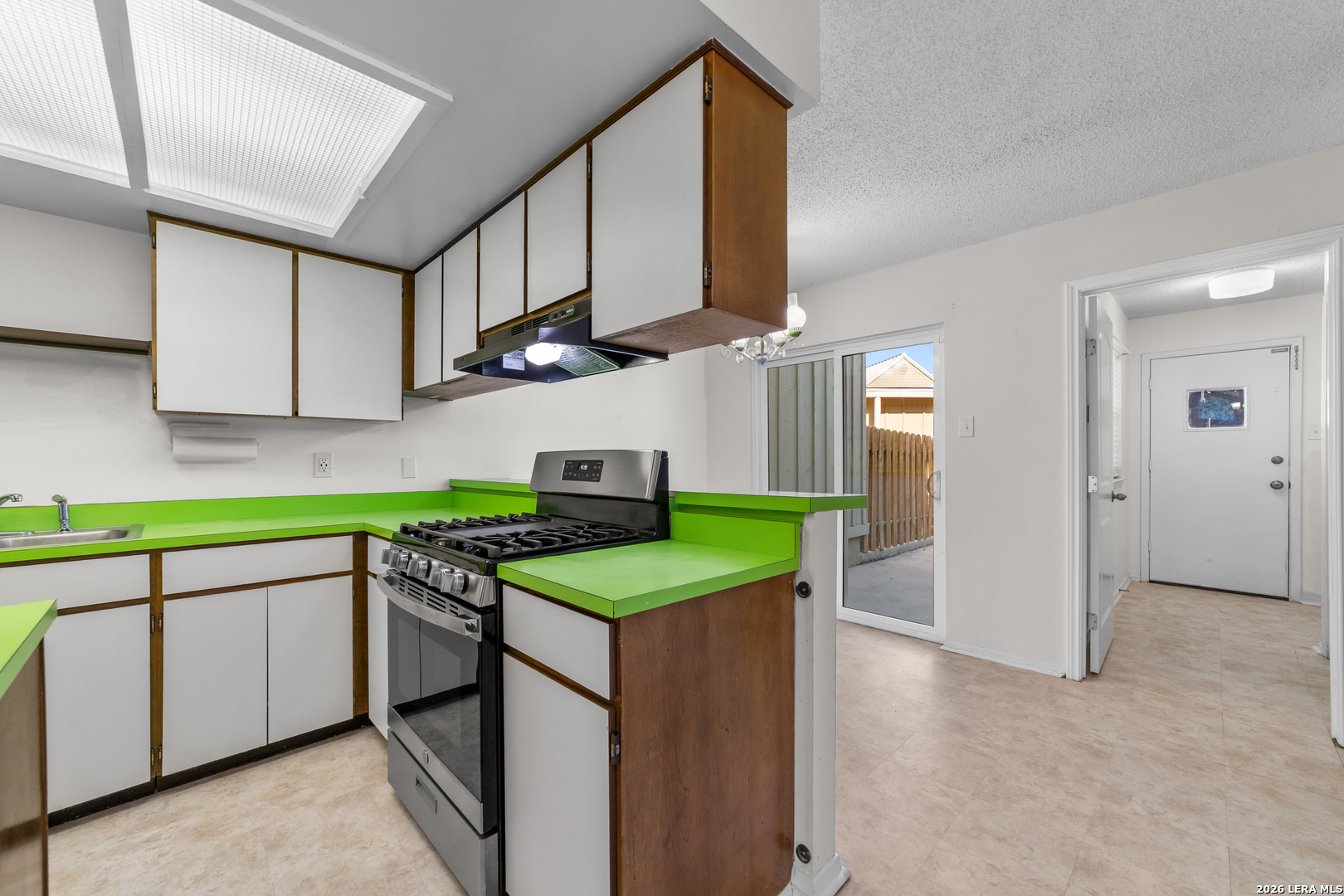 1950-B Leslie Drive Kerrville TX 78028