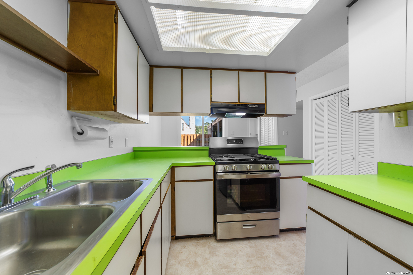 1950-B Leslie Drive Kerrville TX 78028