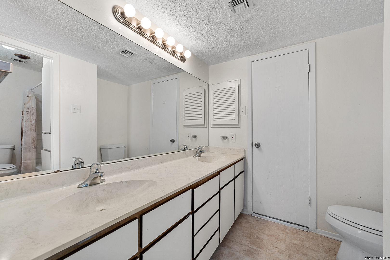 1950-B Leslie Drive Kerrville TX 78028