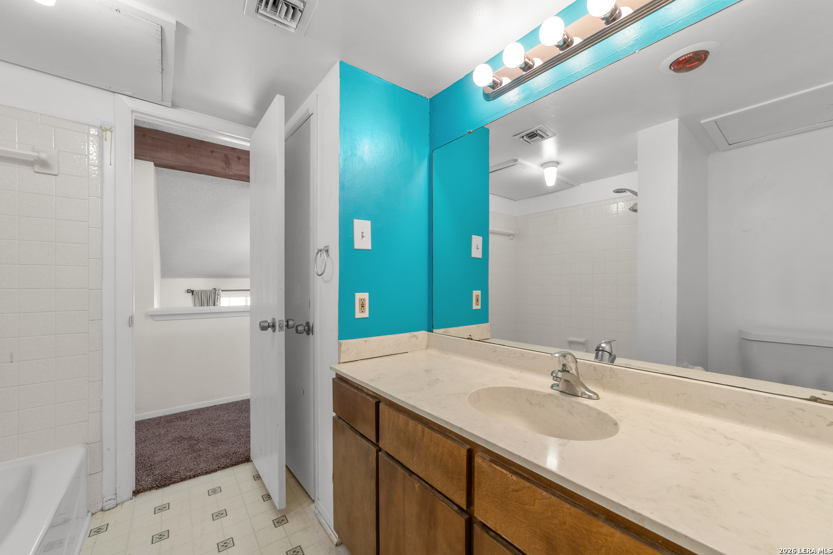 1950-B Leslie Drive Kerrville TX 78028