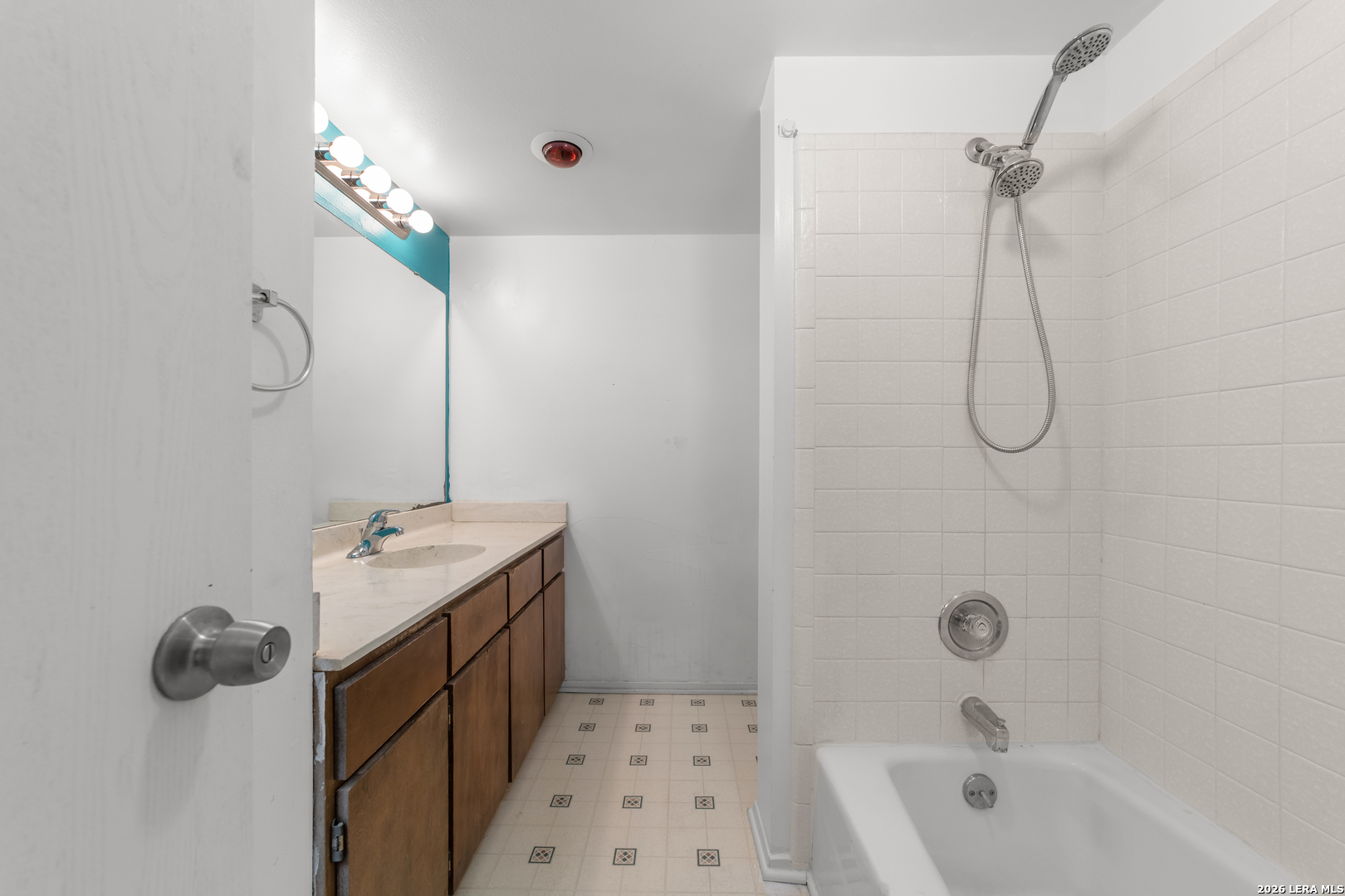 1950-B Leslie Drive Kerrville TX 78028