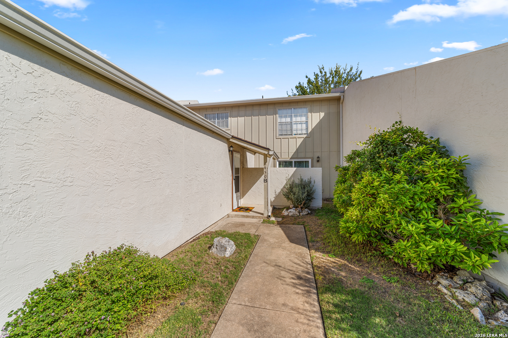 1950-B Leslie Drive Kerrville TX 78028