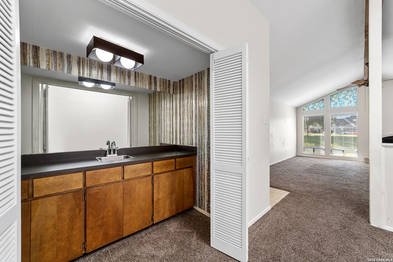 1950-B Leslie Drive Kerrville TX 78028