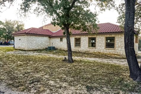 688 Private Road 7822 Natalia TX 78059