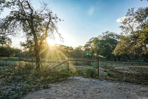 688 Private Road 7822 Natalia TX 78059