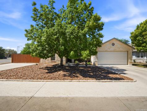 1922 Weston Loop Kerrville TX 78028