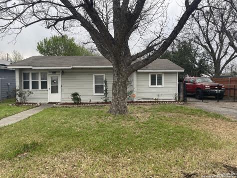 1507 20th Street Hondo TX 78861