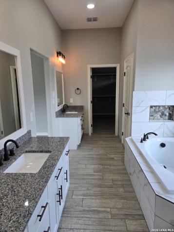 109 W Magnolia Circle La Vernia TX 78121