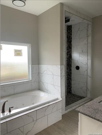 109 W Magnolia Circle La Vernia TX 78121
