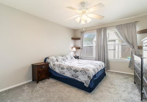 9107 Laguna Hills Selma TX 78154