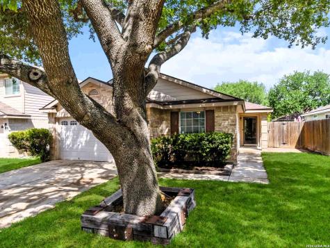 9107 Laguna Hills Selma TX 78154