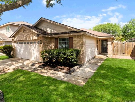 9107 Laguna Hills Selma TX 78154