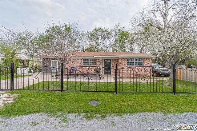 511 W Seideman Street Seguin TX 78155