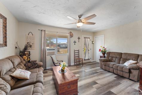 1843 Rhinestone Canyon Lake TX 78133