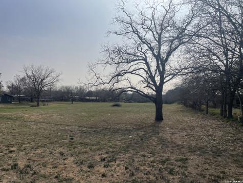 775 & 769 4th Floresville TX 78114