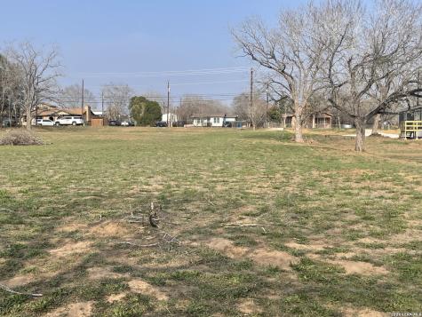 775 & 769 4th Floresville TX 78114