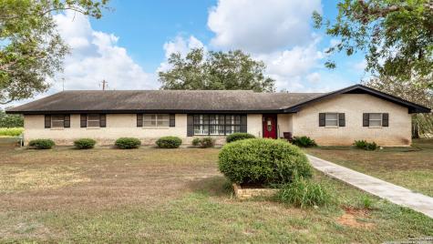 1000 E 4th Street Nixon TX 78140
