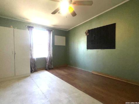 435 North Trail Pleasanton TX 78064