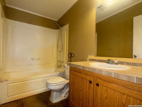 435 North Trail Pleasanton TX 78064