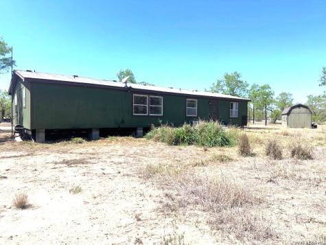 435 North Trail Pleasanton TX 78064