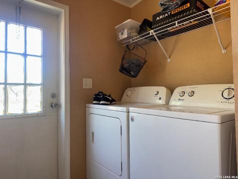 435 North Trail Pleasanton TX 78064