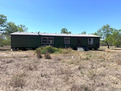 435 North Trail Pleasanton TX 78064