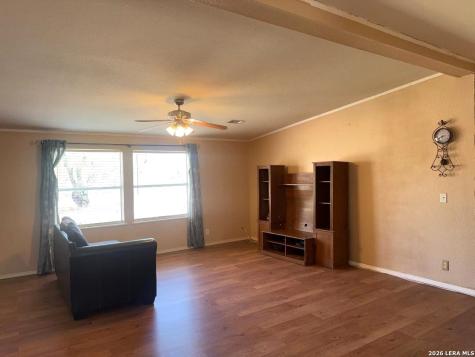 435 North Trail Pleasanton TX 78064