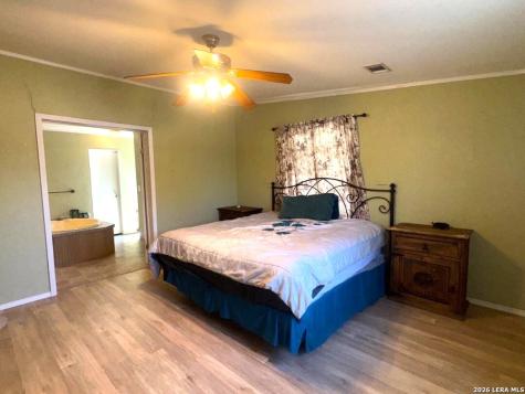 435 North Trail Pleasanton TX 78064