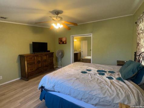 435 North Trail Pleasanton TX 78064
