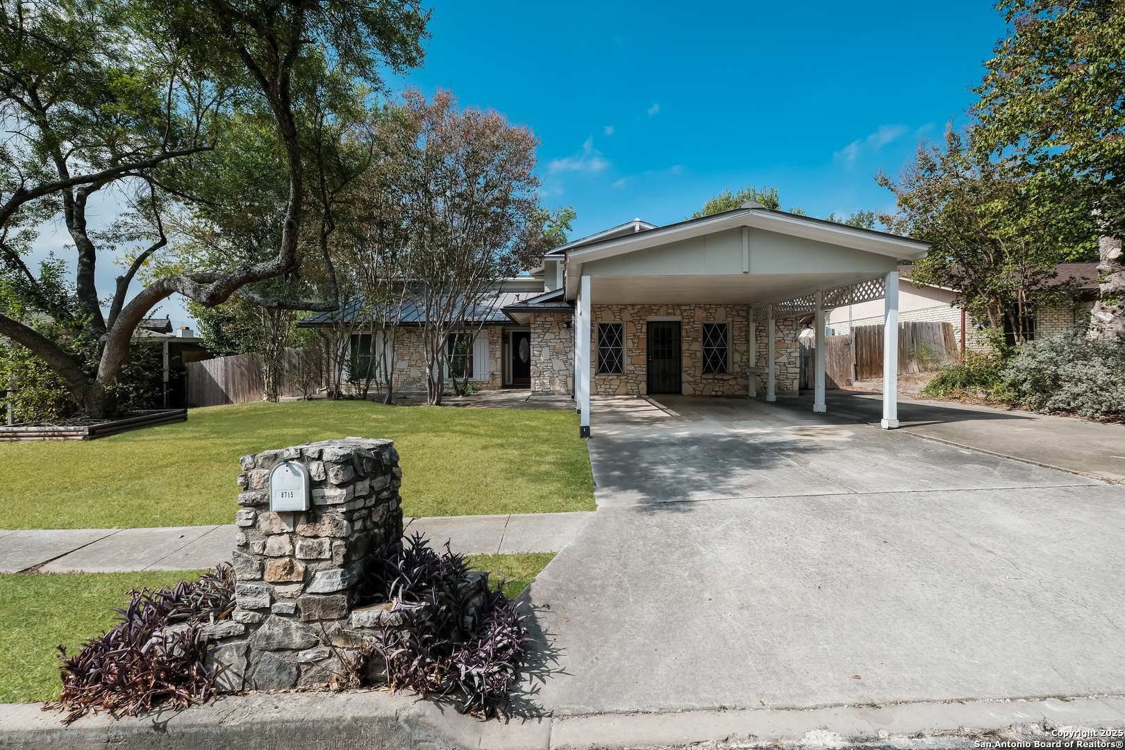 8715 Bridington San Antonio TX 78239