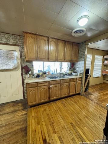 607 W Theo Avenue San Antonio TX 78225
