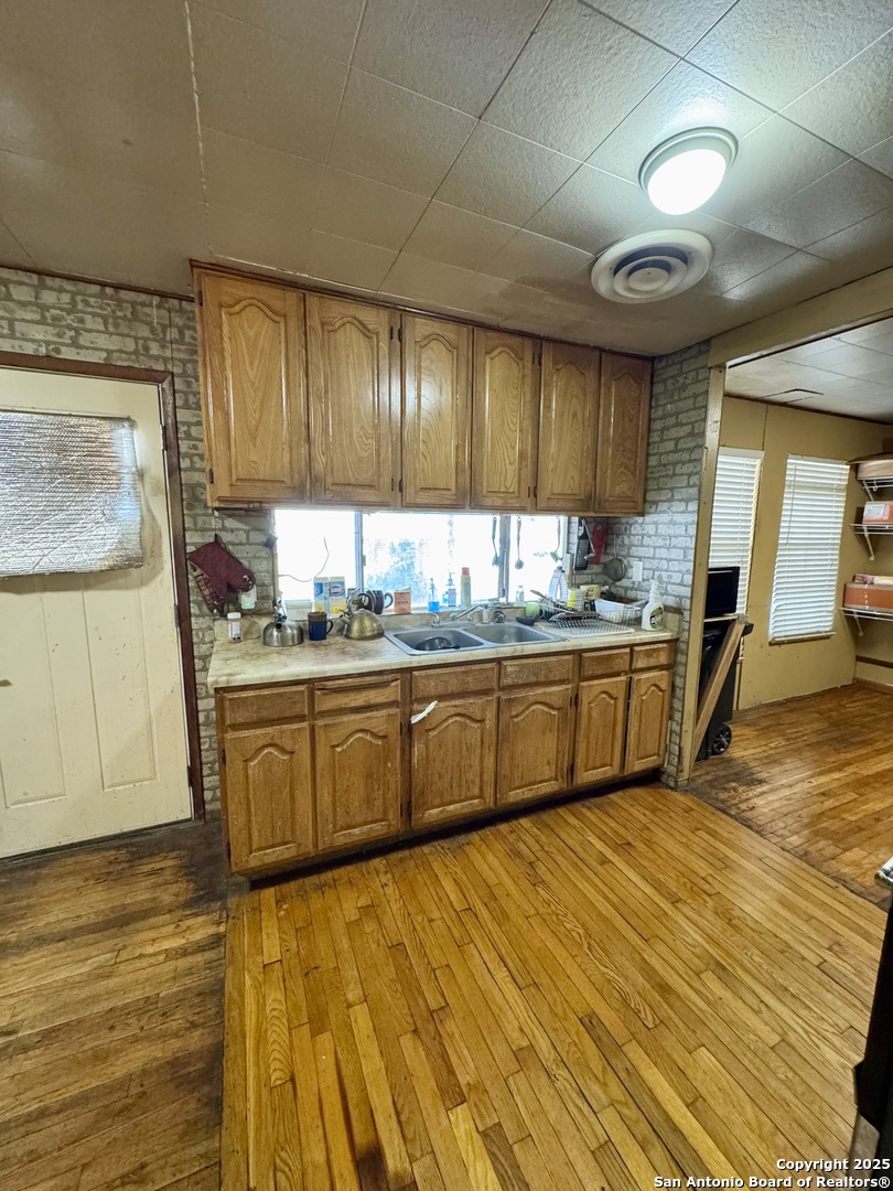 607 W Theo Avenue San Antonio TX 78225