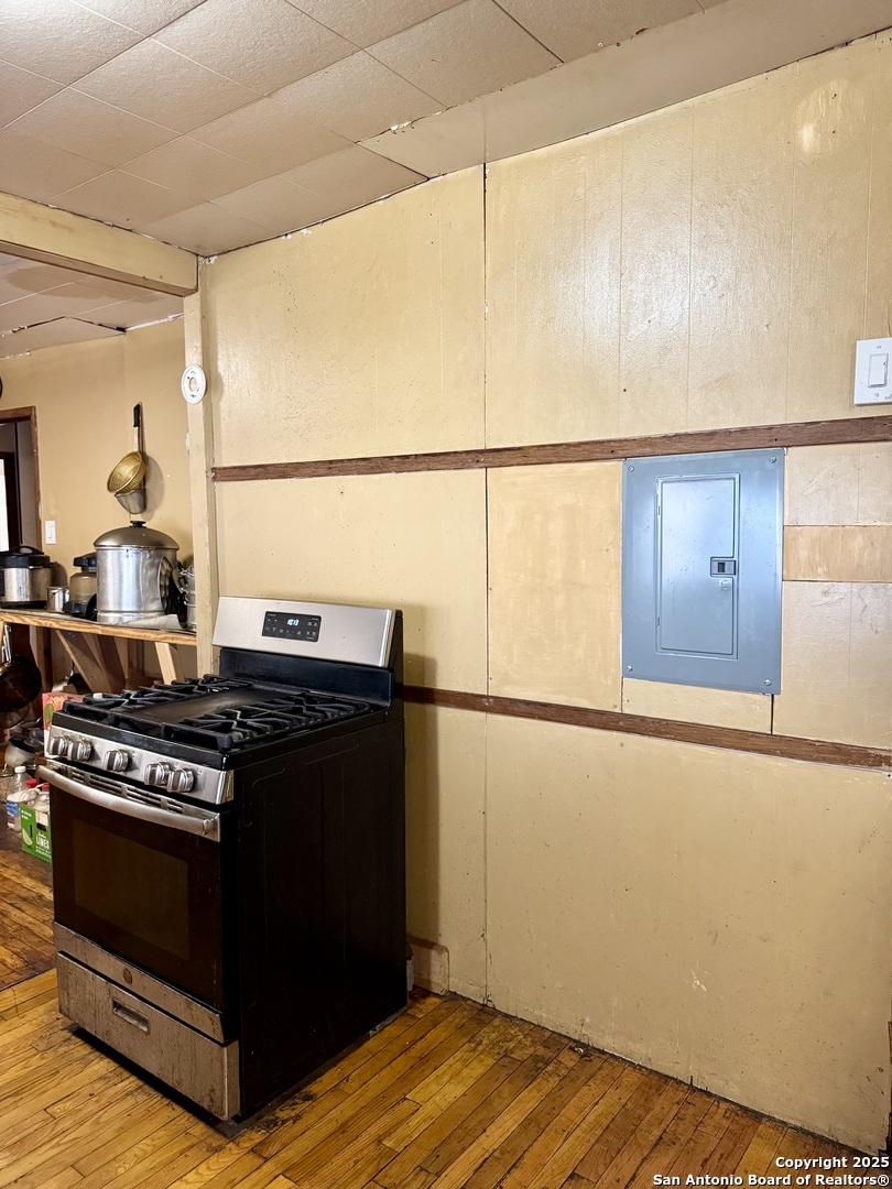 607 W Theo Avenue San Antonio TX 78225
