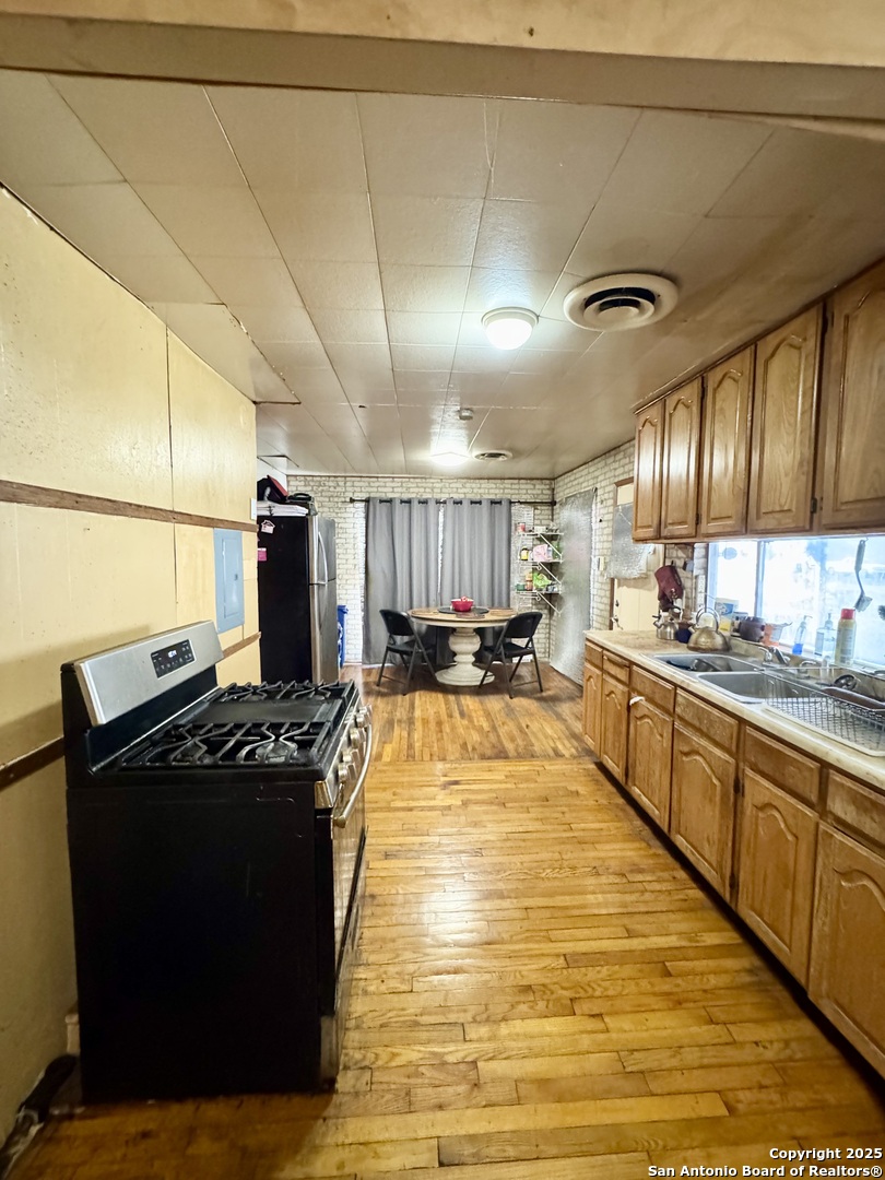 607 W Theo Avenue San Antonio TX 78225
