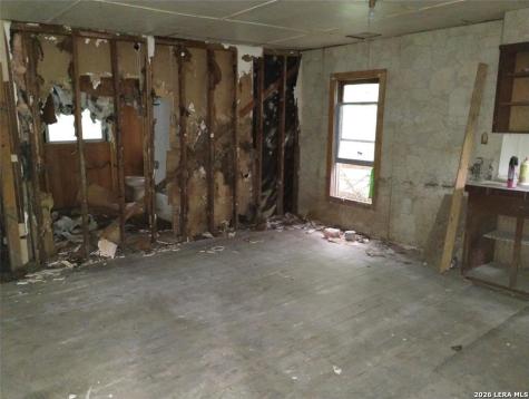 134 County Road 2862 Cleveland TX 77327