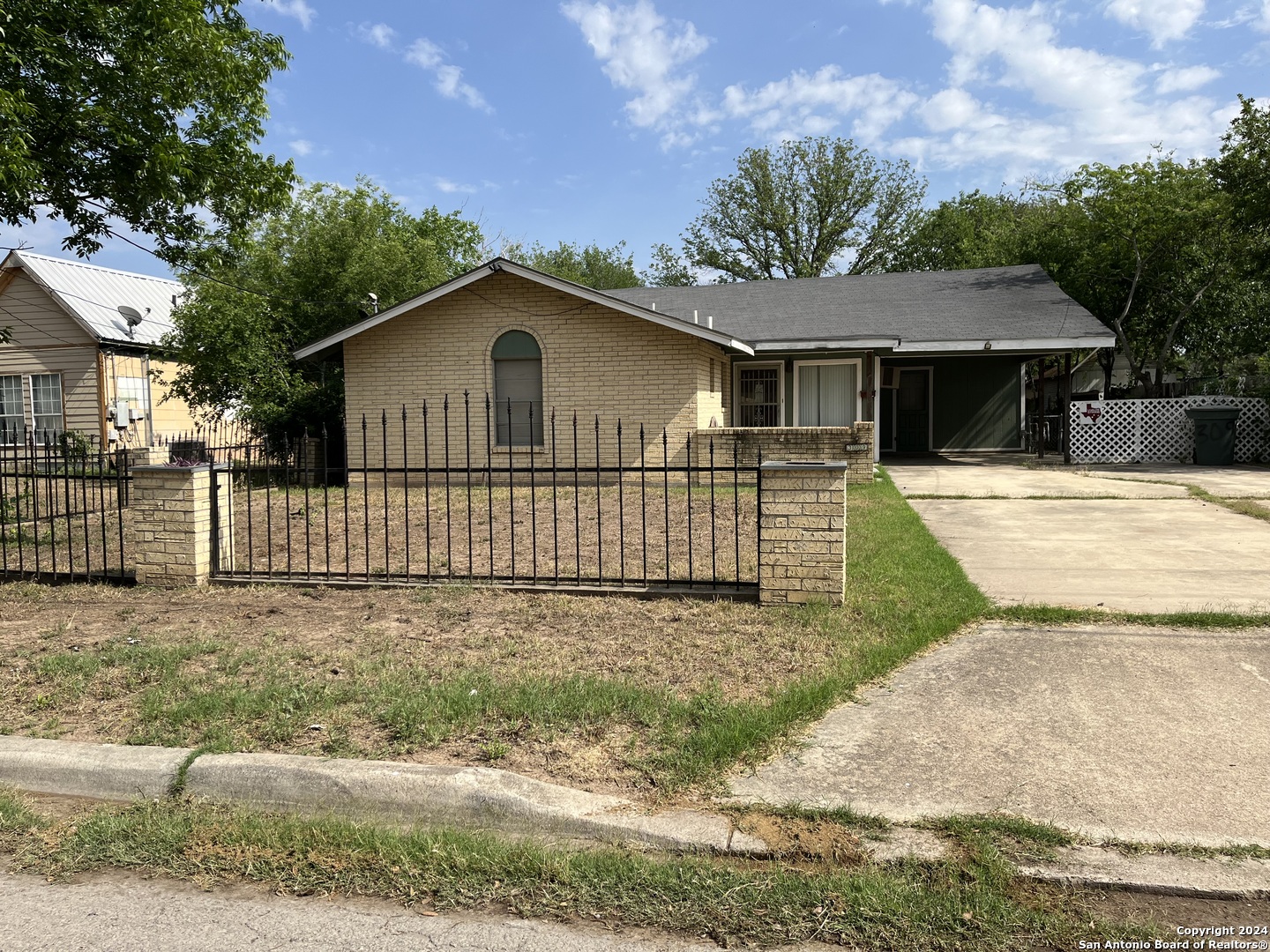 309 W Mill Street Uvalde TX 78801