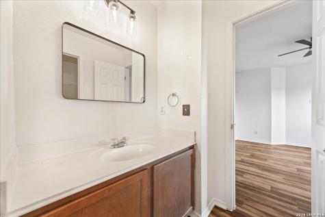 6718 Loma Vino San Antonio TX 78233