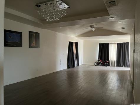 1305 N 1st Carrizo Springs TX 78834