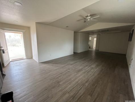 1305 N 1st Carrizo Springs TX 78834