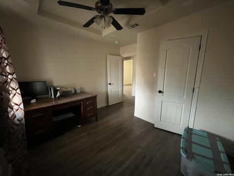 1305 N 1st Carrizo Springs TX 78834